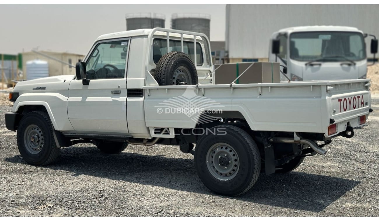 تويوتا لاند كروزر بيك آب 4.0L V6 PICK-UP SC 4X4 5-MT