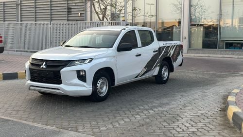 ميتسوبيشي L200 GL 2.4L (128 HP) Double Cab Utility