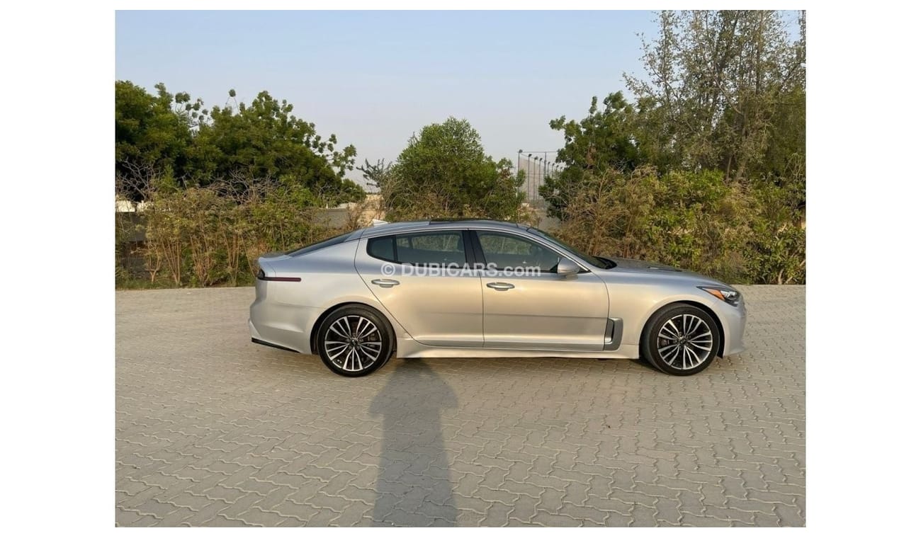 Kia Stinger GT Kia Stinger Premium 2018 Silver 2.0L vin: KNAE25LA9J6021345