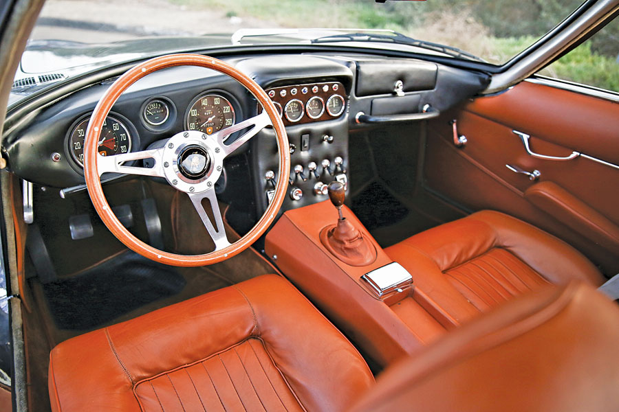 لامبورغيني 350 GT interior - Cockpit