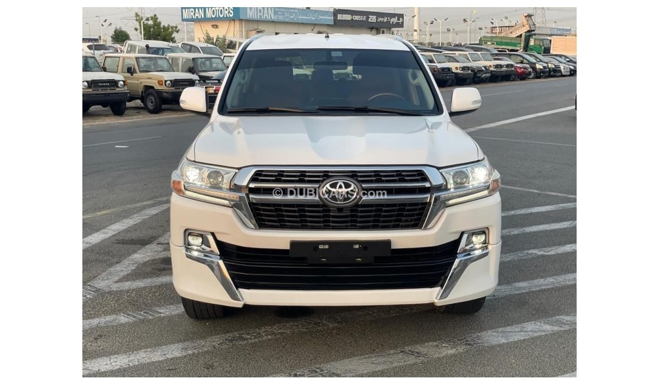 تويوتا لاند كروزر 2016 Toyota Land Cruiser GXR+ V6 4.0L - No accident - 111,000 Km