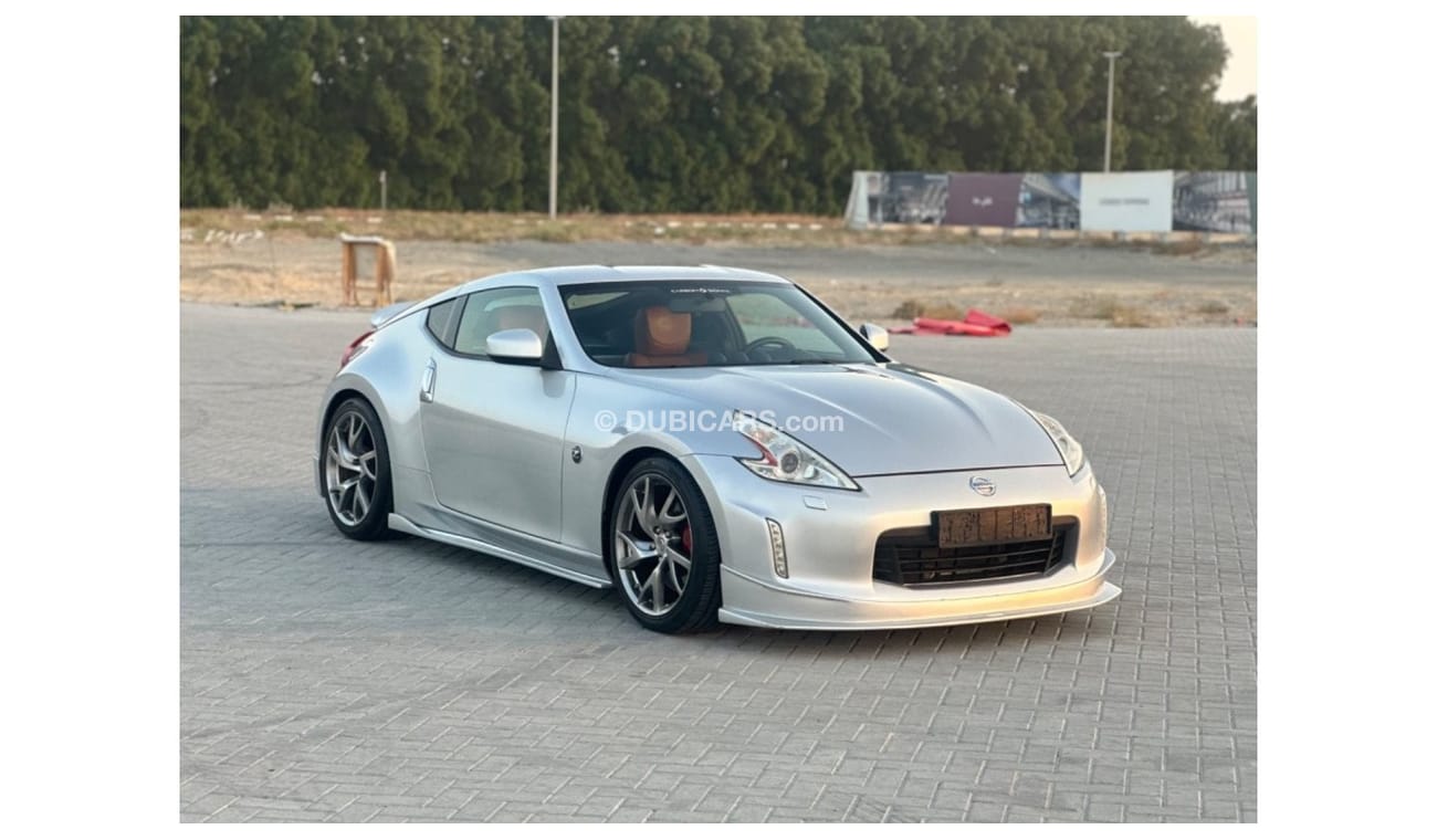 نيسان 370Z سبورت موديل 2016 خليجي حاله ممتازه من الداخل والخارج فل مواصفات