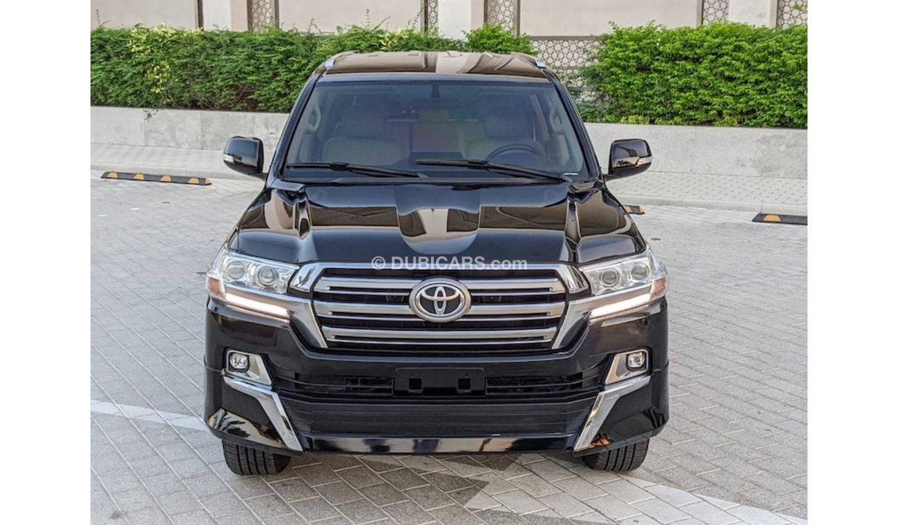 تويوتا لاند كروزر TOYOTA LAND CRUISER 2017 V6 GCC IN EXCELLENT CONDITION