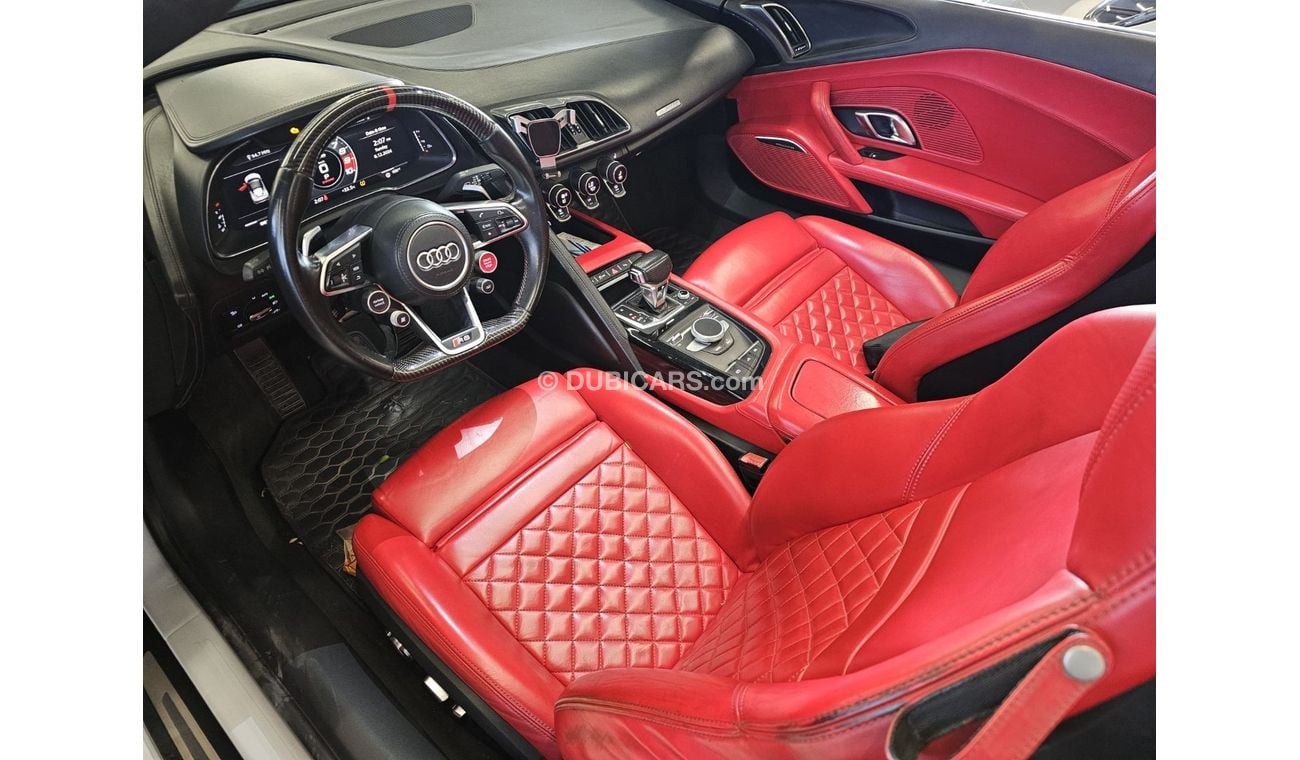 Audi R8 Spyder 5.2L 2017 Audi R8 5.2 V10 Spyder / GCC / Good Condition