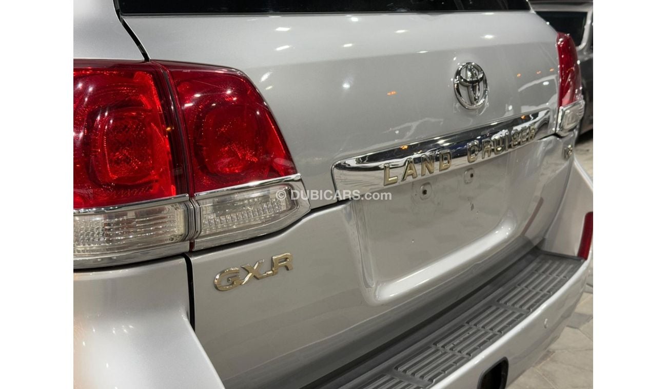 Toyota Land Cruiser GXR V8