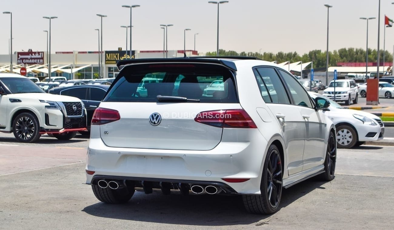 Volkswagen Golf R GTI