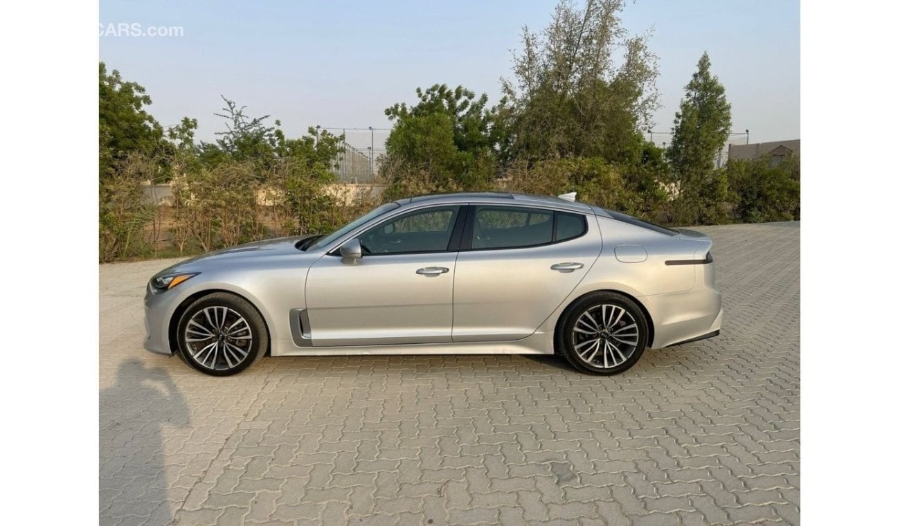 Kia Stinger GT Kia Stinger Premium 2018 Silver 2.0L vin: KNAE25LA9J6021345