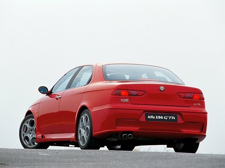 Alfa Romeo Crosswagon exterior - Rear Right Angled