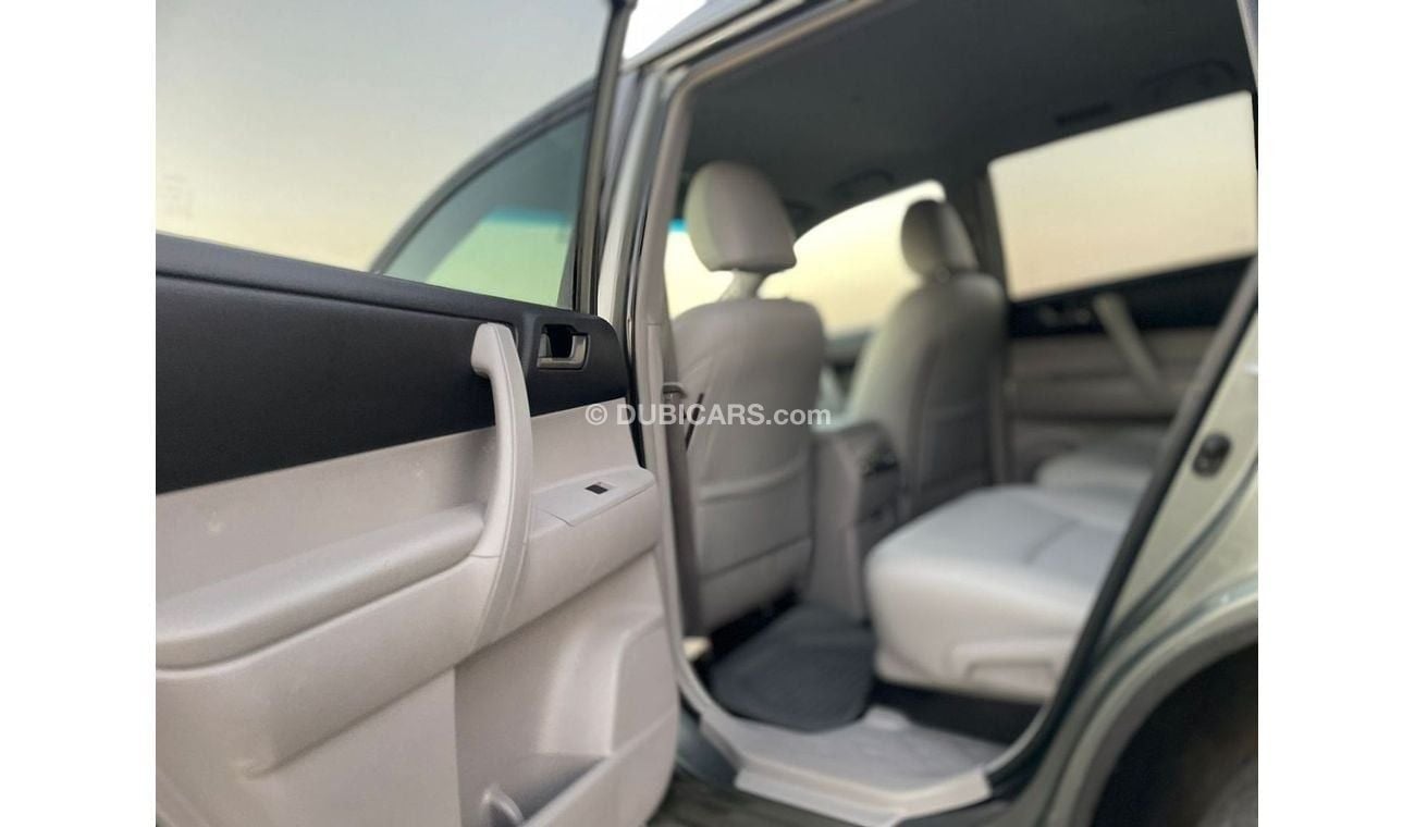 تويوتا هايلاندر 2013 Toyota Highlander 3.5L V6 Electric Seats + Rear CAM - 71,400 Mileage