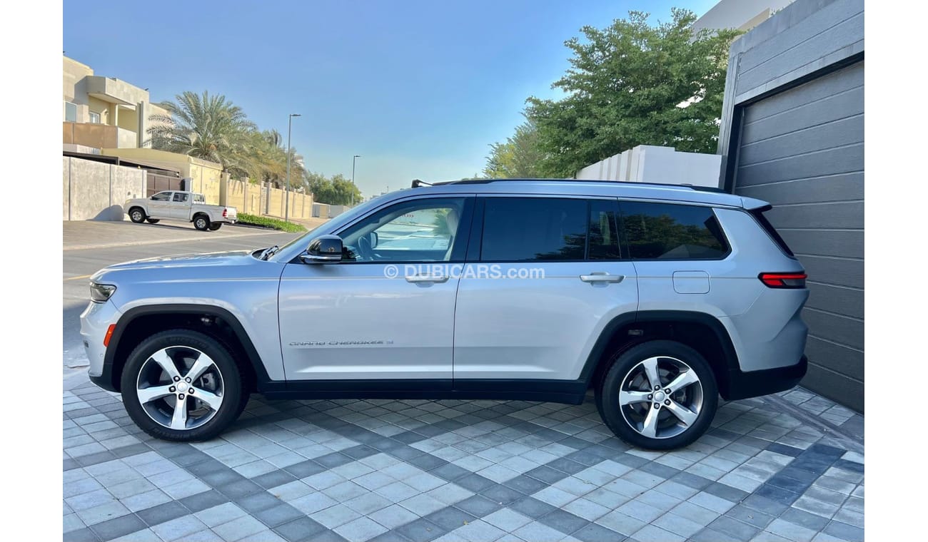 جيب جراند شيروكي Jeep Grand Cherokee L Clean title without accident orginal paint Full option Limited