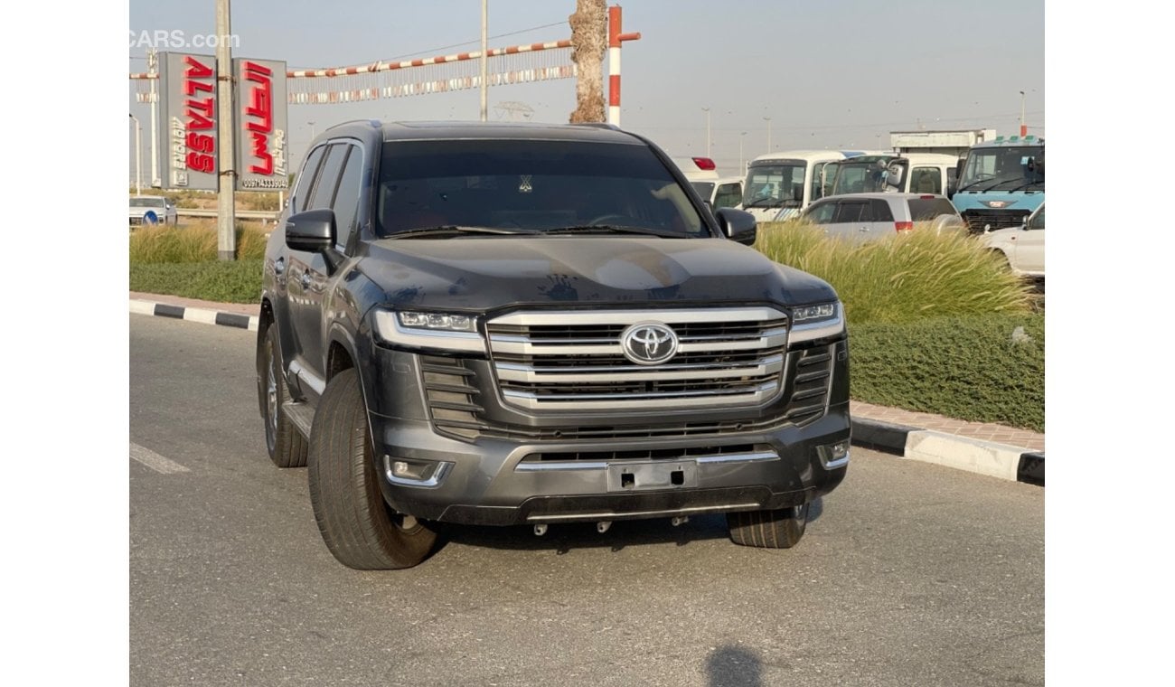 تويوتا لاند كروزر Toyota landcuriser GXR V6 2009 facelifted 2023 interior and exterior full Option TOp the Range left 