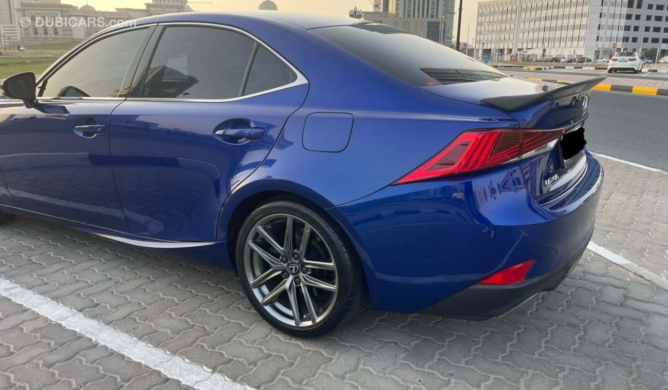 لكزس IS 300 F Sport 2.0L GCC