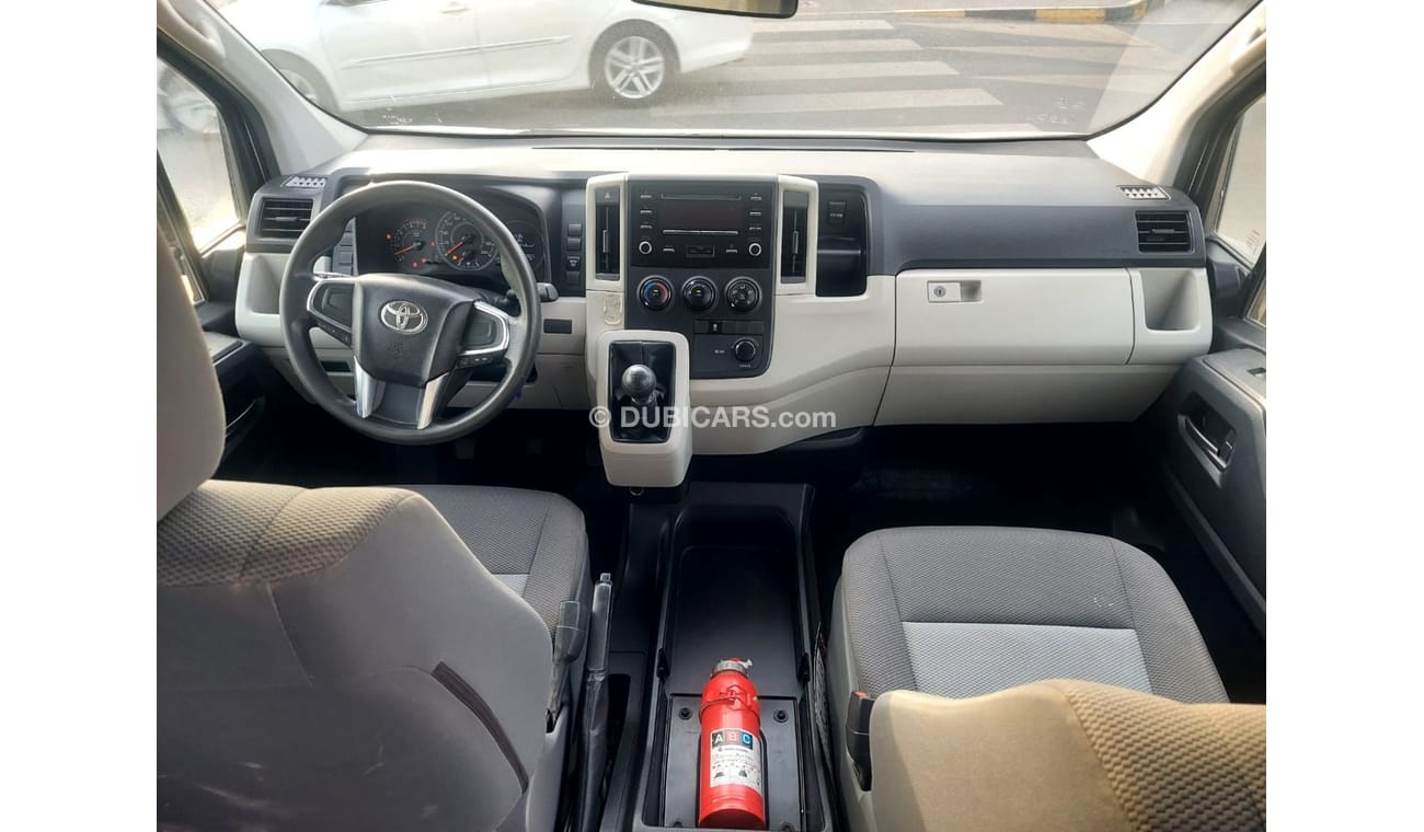 تويوتا هاياس 3.5L  PETROL 13 SEATER MANUAL TRANSMISSION