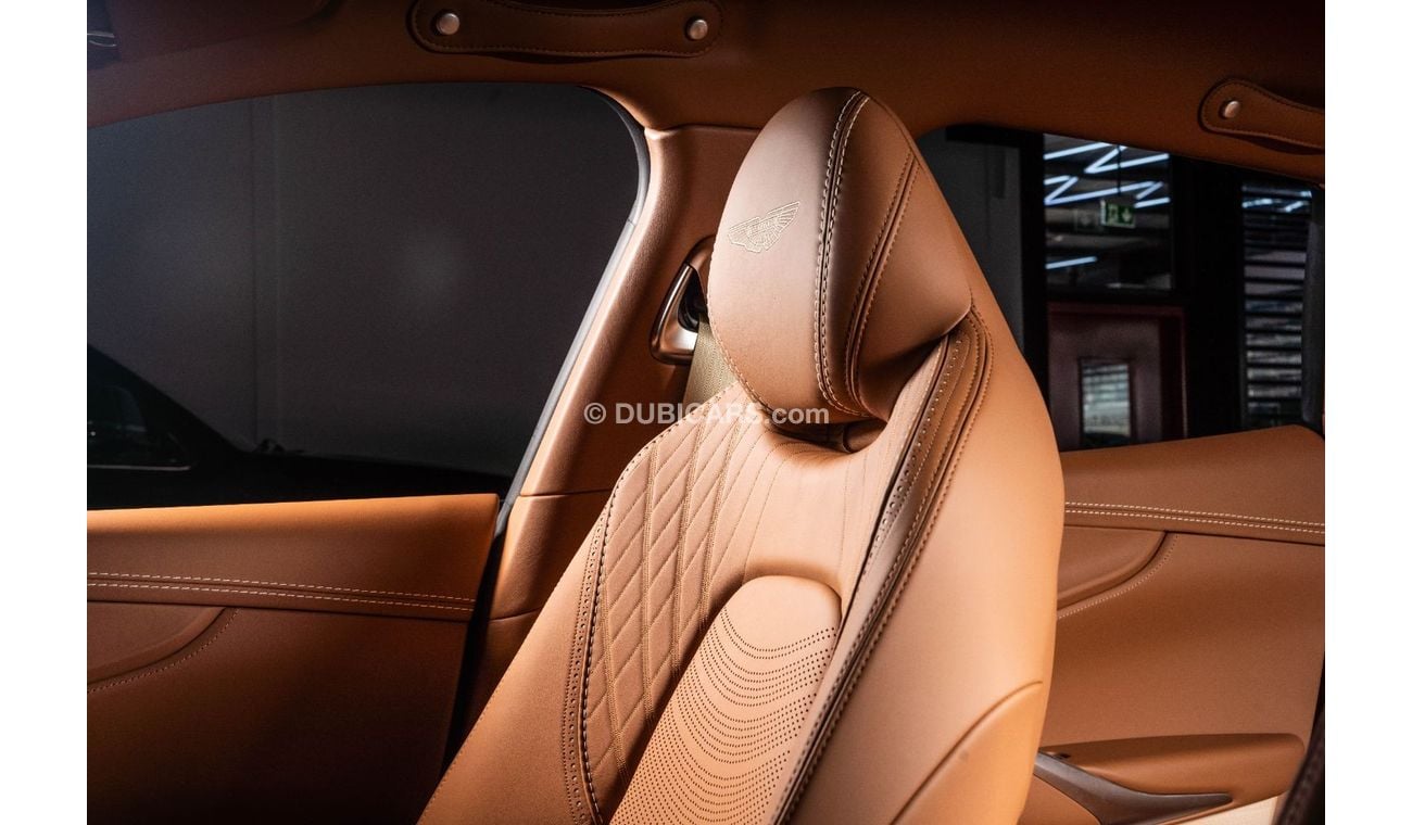 أستون مارتن DBX 2023 - ASTON MARTIN DBX - DELIVERY KMS - CARBON PACKAGE - 2 YEARS WARRANTY