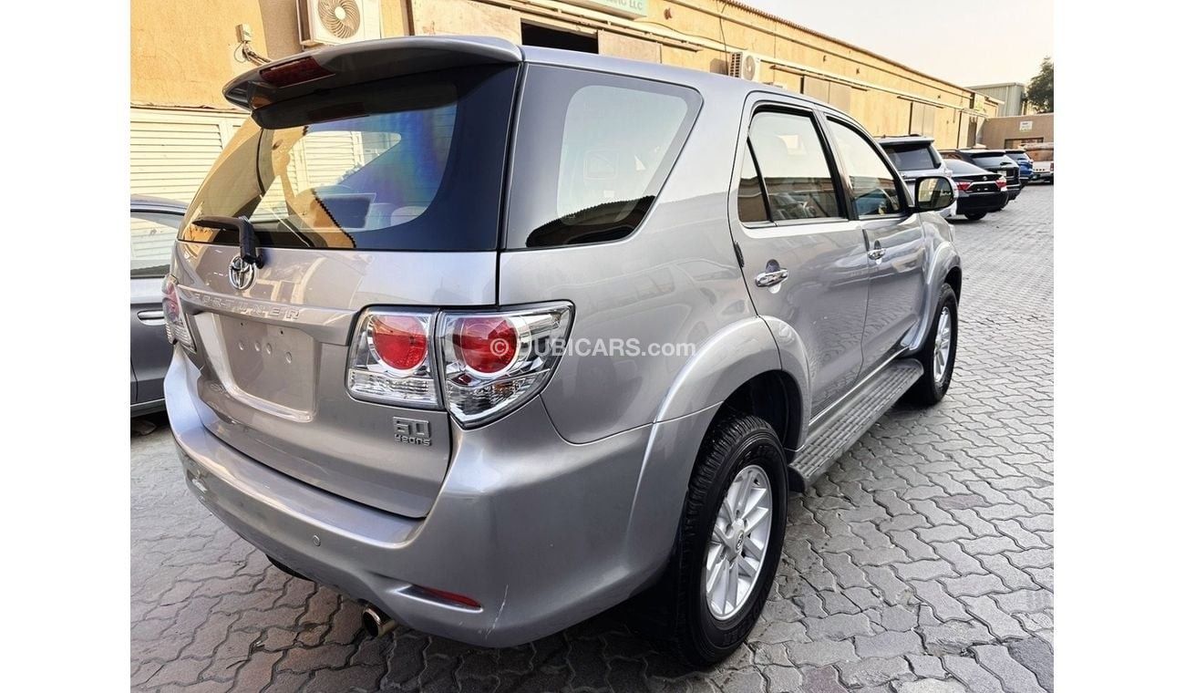 تويوتا فورتونر Toyota Fortuner 2015 v4 LHD silver color