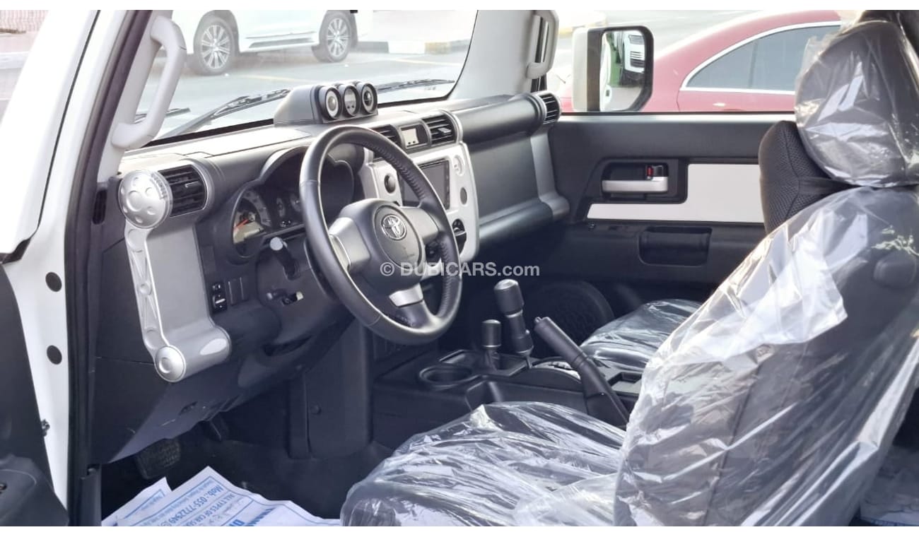 تويوتا إف جي كروزر GXR 4.0L A/T Toyota FJ cruiser GXR /V6/2020 /GCC/ full option diff lock