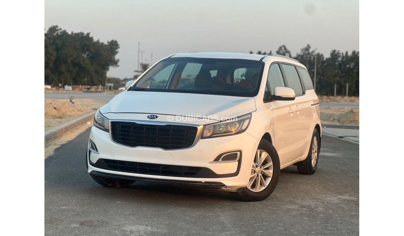 كيا جراند كارنفال Kia carnival / V6 3.3L / GCC orginal paint in a good condition