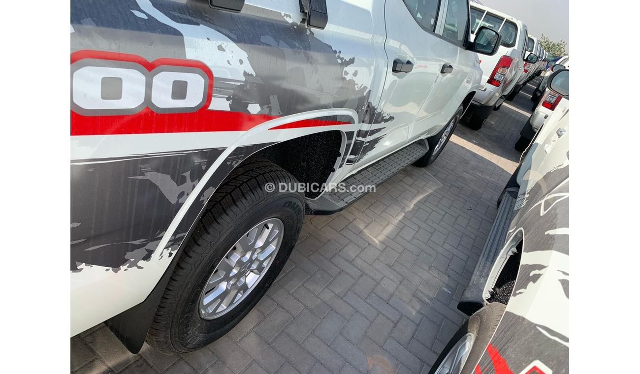 ميتسوبيشي L200 بنزين ام / تي 4 × 4 سعة 2.4 لتر كروم