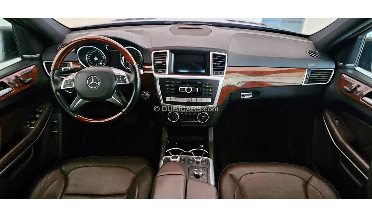 Mercedes-Benz GL 500 4 MATIC V8 - FULL OPTION - GCC SPECIFICATION - EXCELLENT CONDITION