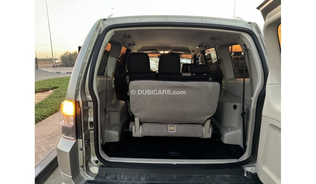 ميتسوبيشي باجيرو Mitsubishi pajero 2015 model v6 LHD