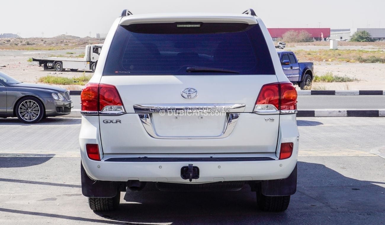 Toyota Land Cruiser GXR V8