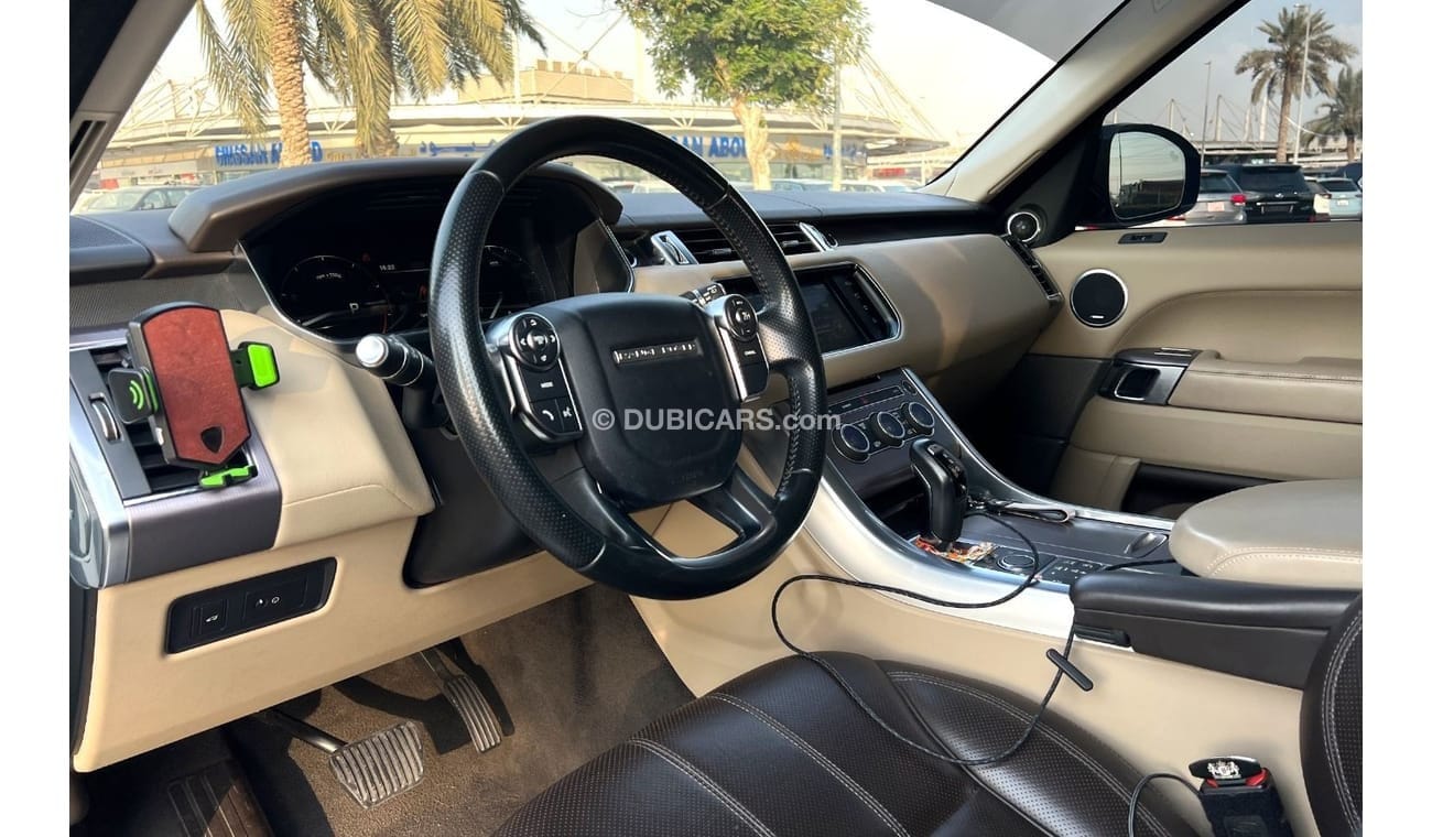 Land Rover Range Rover (other) V6 GCC 2016 Full service history in Al tayer