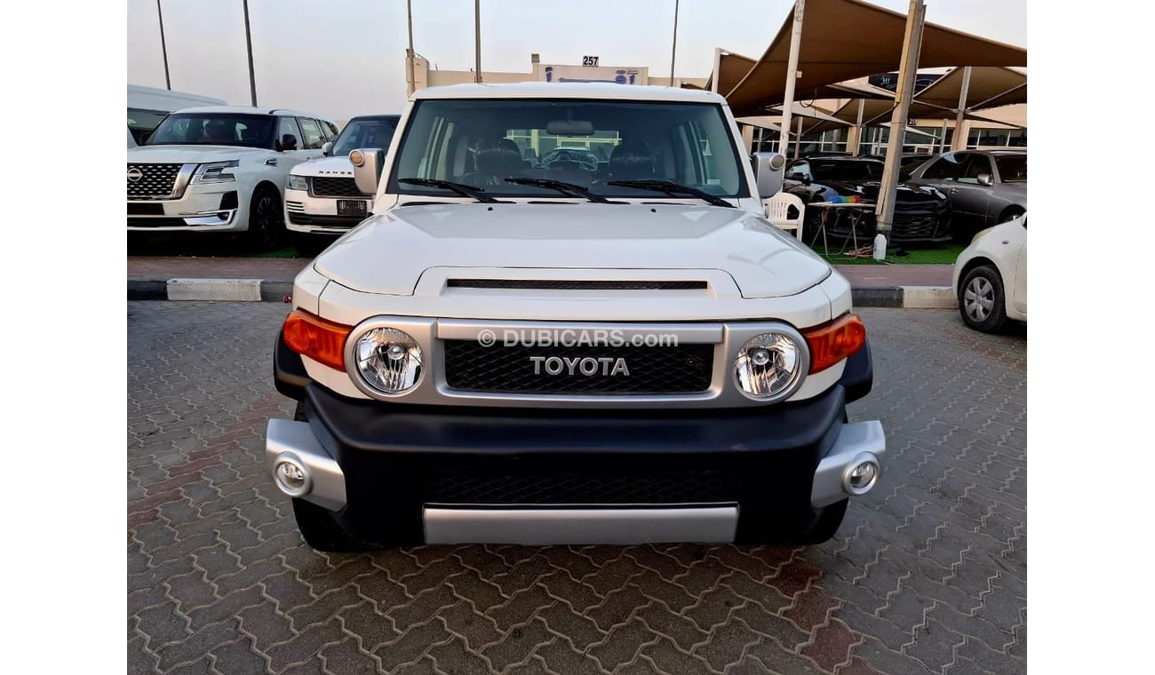 تويوتا إف جي كروزر GXR 4.0L A/T Toyota FJ cruiser GXR /V6/2020 /GCC/ full option diff lock