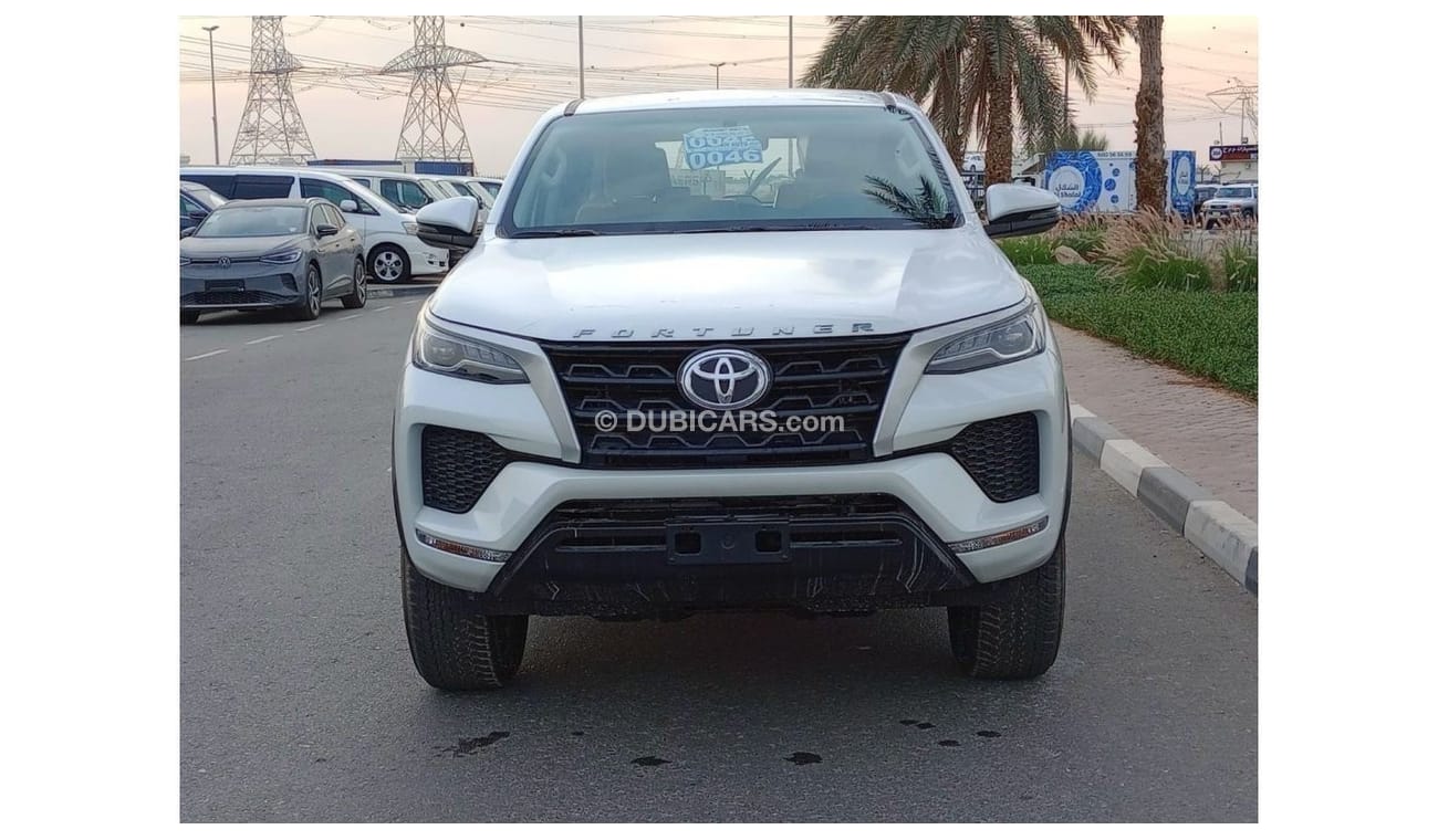 تويوتا فورتونر SR5 2023 A/T 4X4 , V4 2.7L Gasoline suv White color EXPORT ONLY