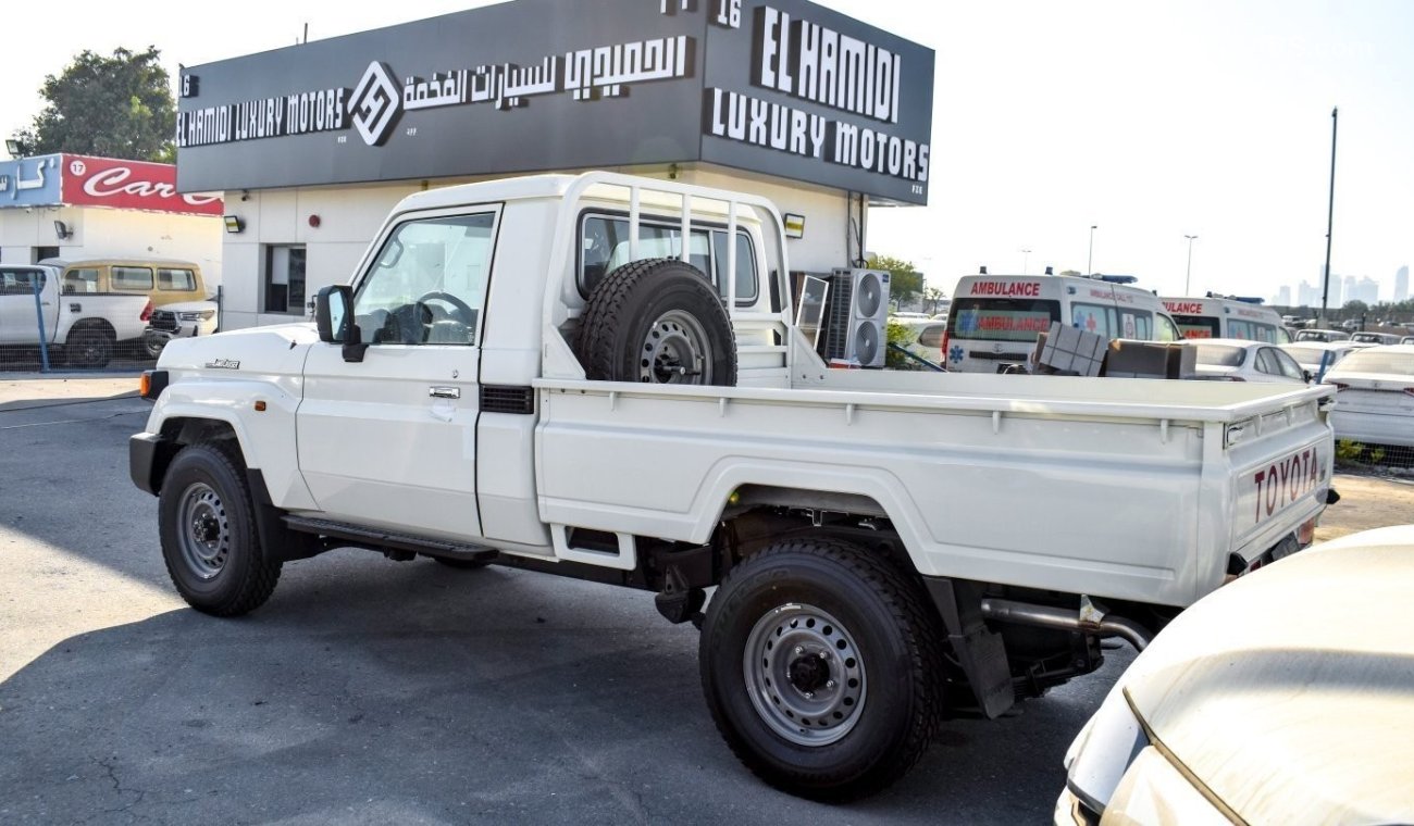 تويوتا لاند كروزر بيك آب 2.8L Basic-A/T Diesel