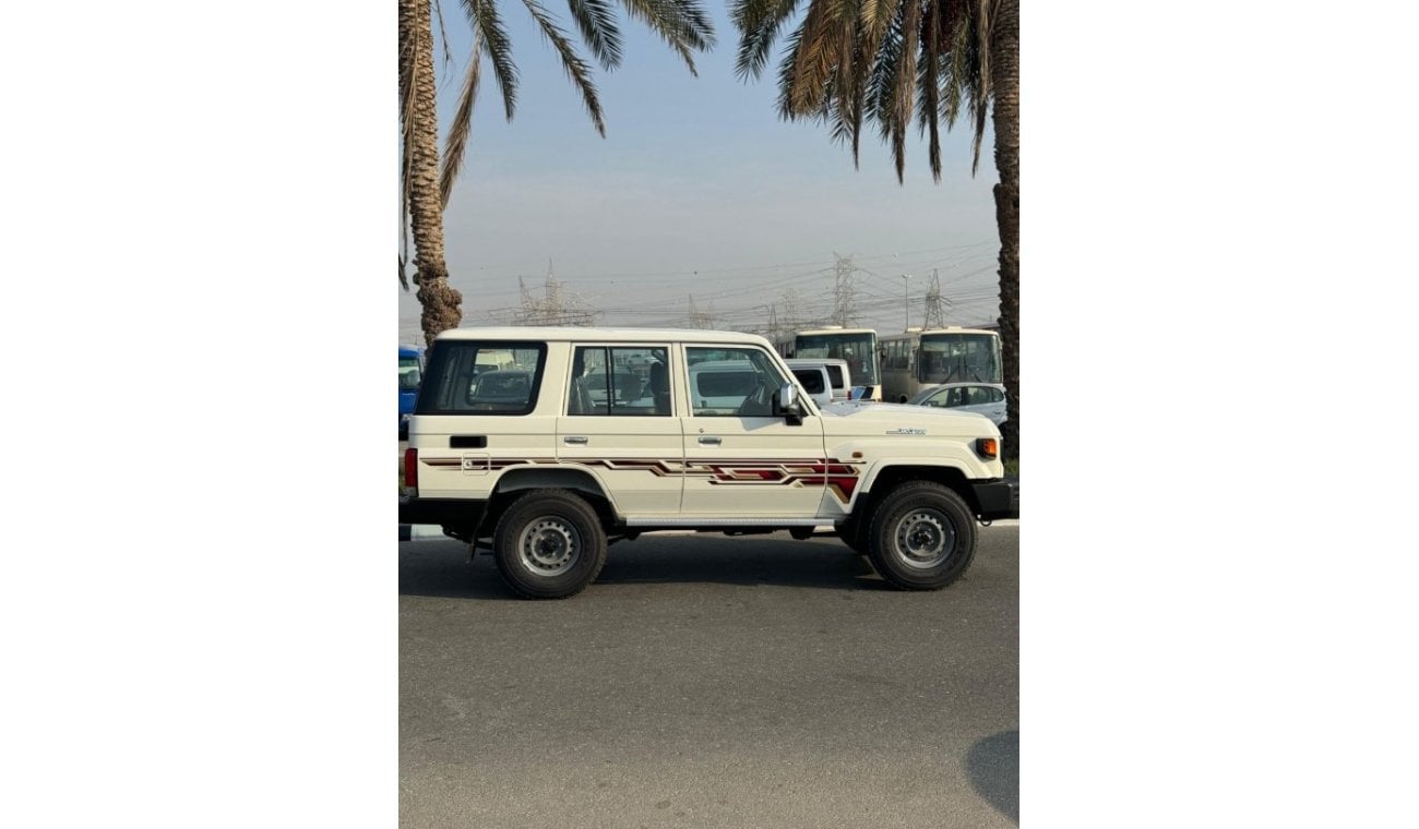 تويوتا لاند كروزر 70 TOYOTA LANDCRUISER 76 4.0L V6 PETROL GRADE E MANUAL