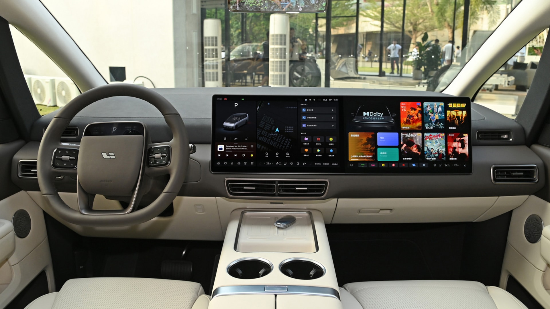 Li Auto Mega interior - Cockpit