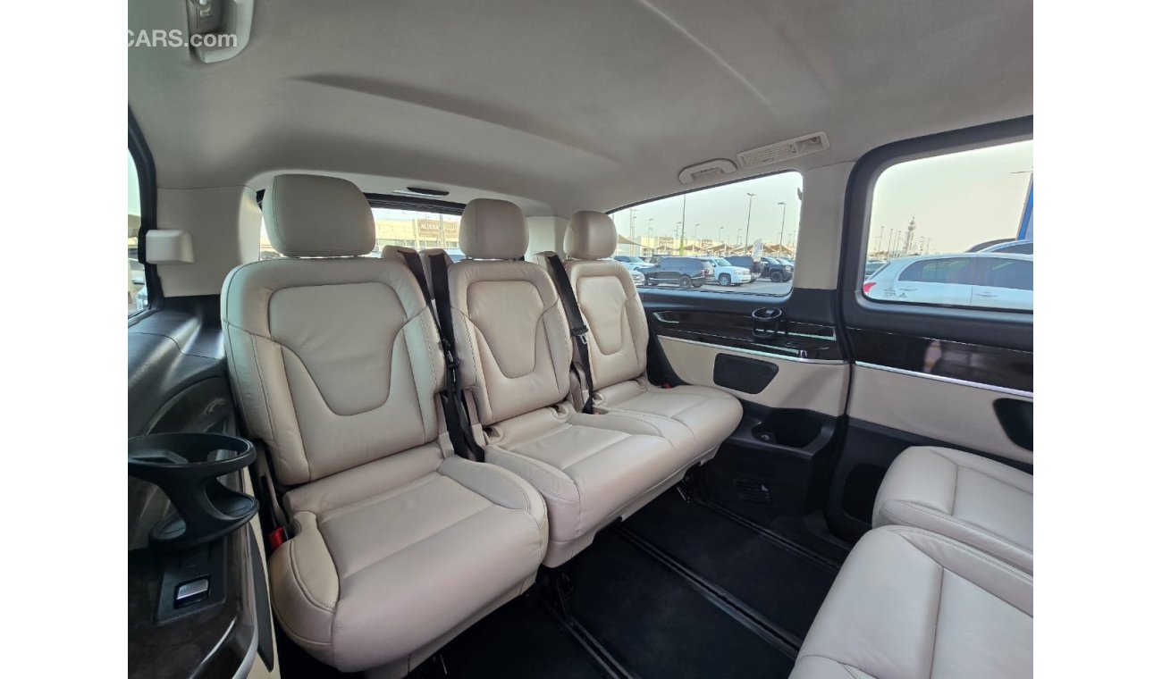 Mercedes-Benz V 250 Exclusive MERCEDES V-250 GCC 2017 FSH // PERFECT CONDITION // 2 KEYS