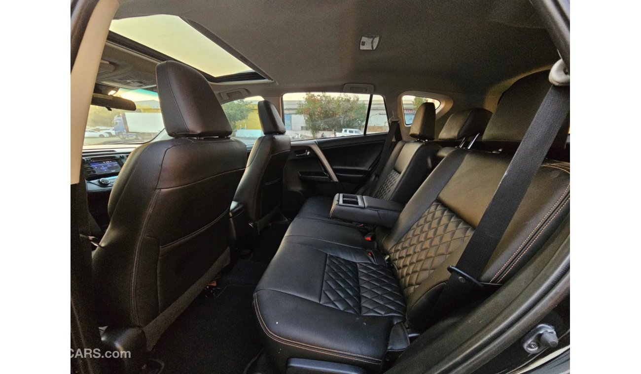 تويوتا راف ٤ فقط تصدير XLE 4x4 with sunroof and leather seats
