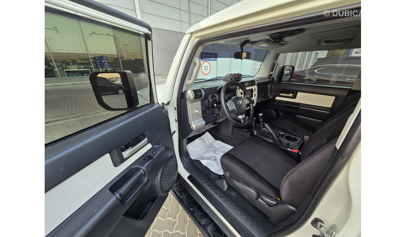 Toyota FJ Cruiser TOYOTA FJ GXR 2015 GCC GOOD CONDITION INSIDE OUT SIDE