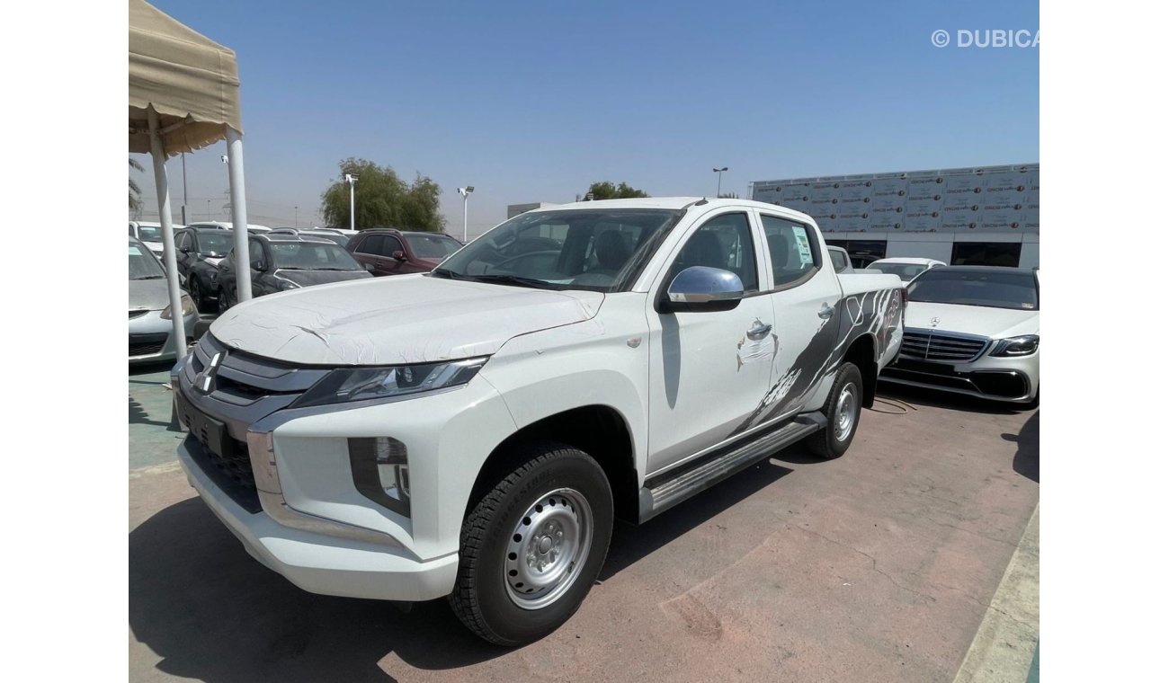 Mitsubishi L200 L200 // 2.4 petrol engine // 4x4 // basic option // model 2023