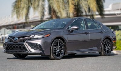 Toyota Camry SE 2.5L HYBRID: MOONROOF, HEATED SEATS, WIRELESS CHARGER, KEYLESS ENTRY