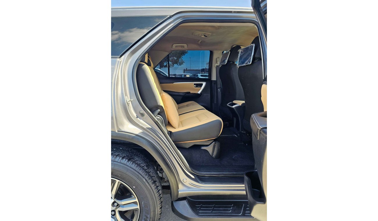 تويوتا فورتونر GXR V6/ 4WD/ DVD REAR CAMERA/ LEATHER SEATS/ HEAD REST TV/ LOT#78863