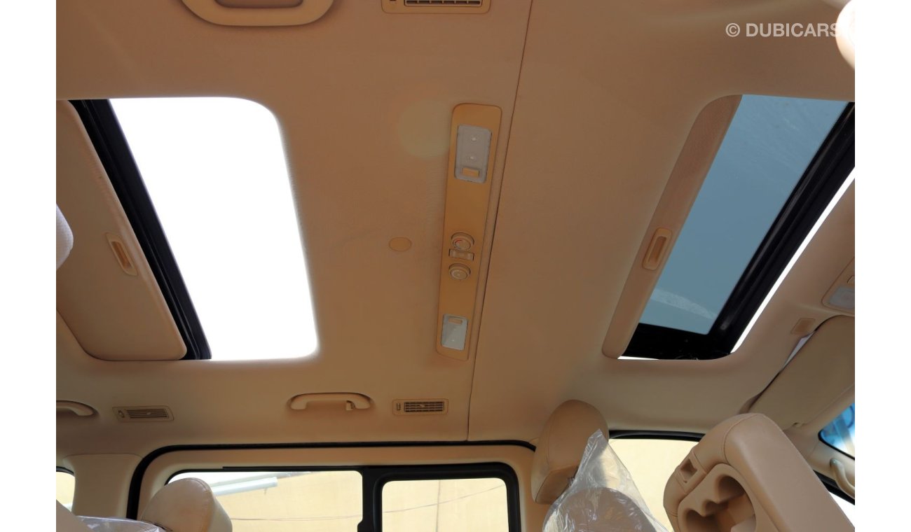 Hyundai H-1 Mid ACCIDENTS FREE - GCC - FULL OPTION - SUNROOF - AUTOMATIC GEAR - PERFECT INSIDE OUT