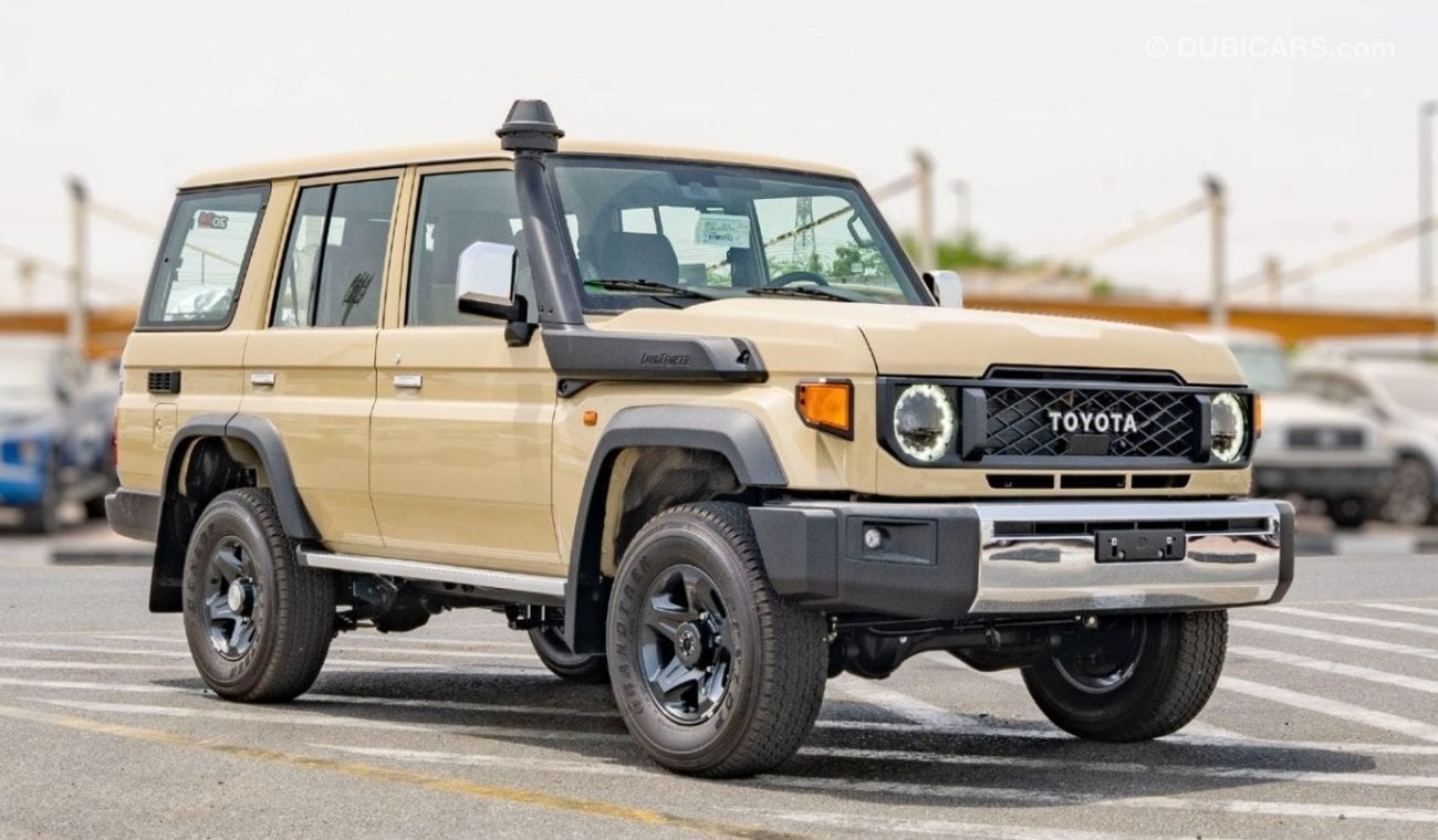 تويوتا لاند كروزر هارد توب 2024 Toyota LC76 4.0L Petrol MT With Digital Speedometer & LED Light - GCC