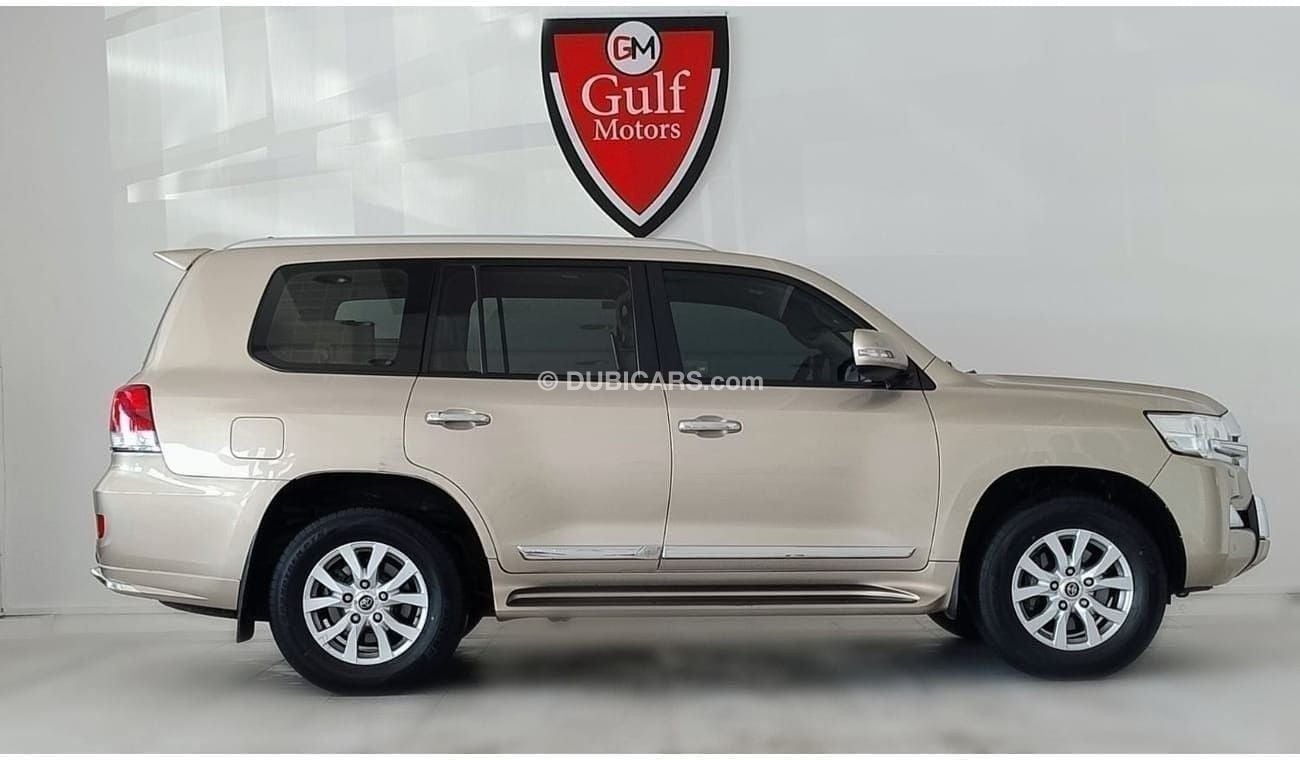 تويوتا لاند كروزر 2017 TOYOTA LAND CRUISER GXR GOLD  AUTOMATIC TRANSMISSION IN EXCELLENT CONDITION.