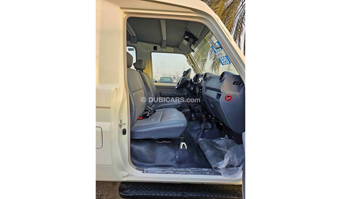 Toyota Land Cruiser Hard Top LC78 / V6 / 4.2L DIESEL / M/T / POWER WINDOWS WITH LEATHER (CODE # 68036)