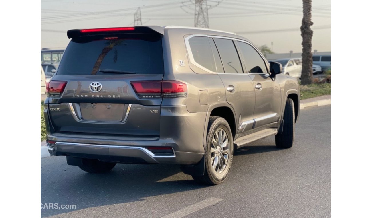 تويوتا لاند كروزر Toyota landcuriser GXR V6 2009 facelifted 2023 interior and exterior full Option TOp the Range left 