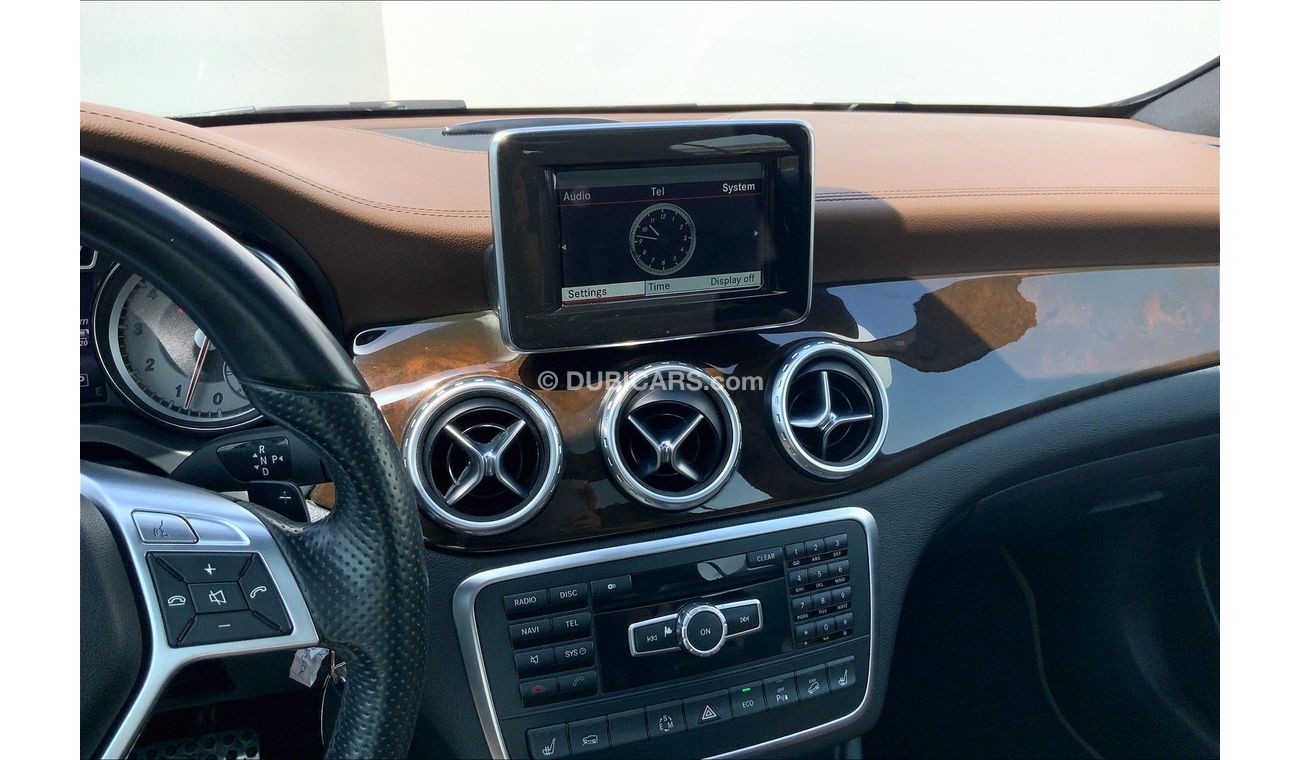 Mercedes-Benz GLA 250 High (AMG Seats + Sunroof)