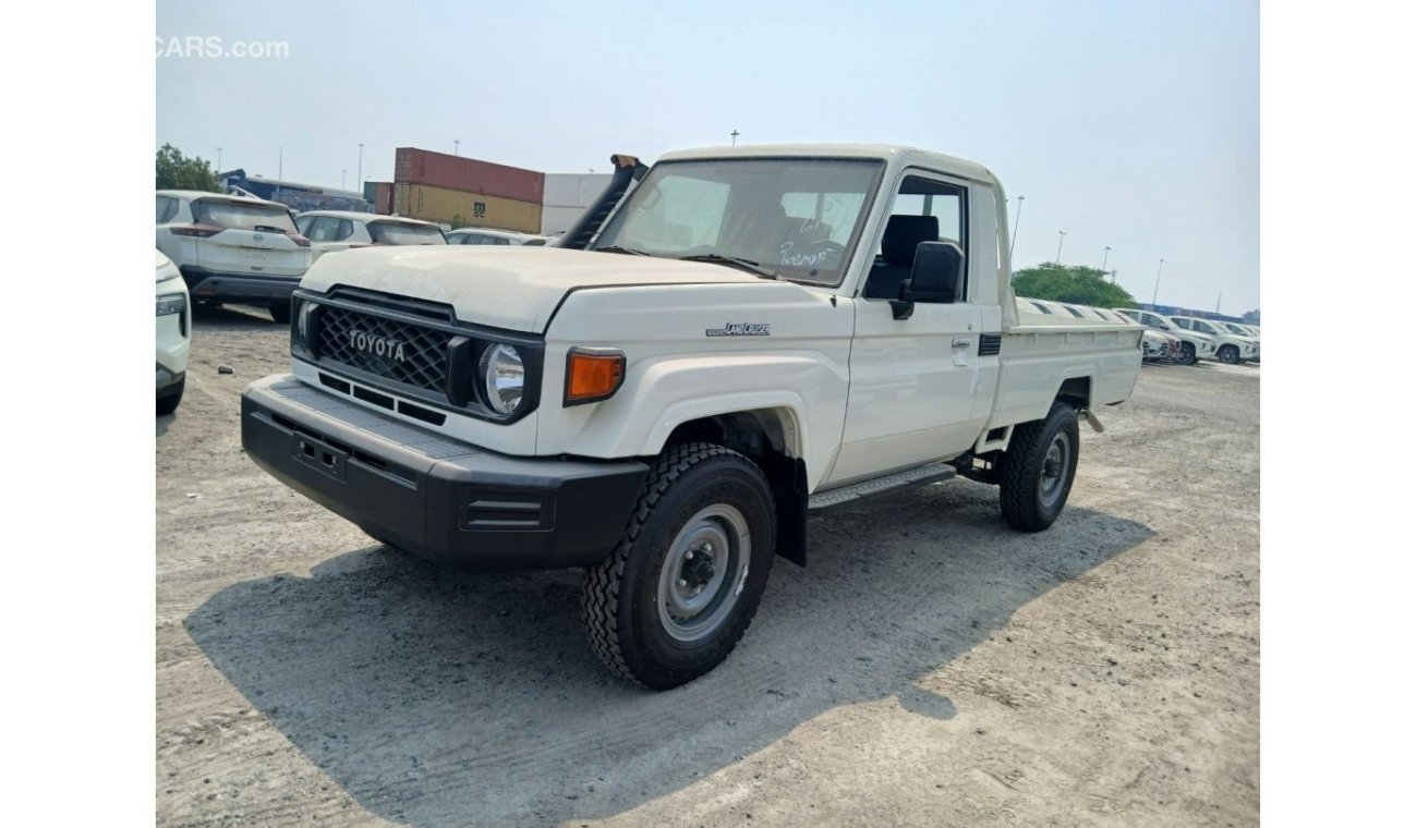 تويوتا لاند كروزر بيك آب Single Cab - 4.2L Diesel Manual - 6 Cylinders - White