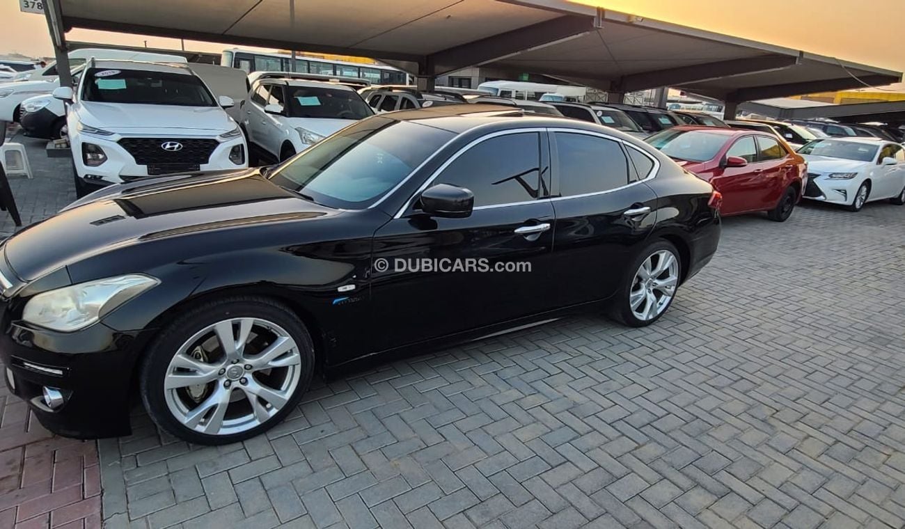 Infiniti M56