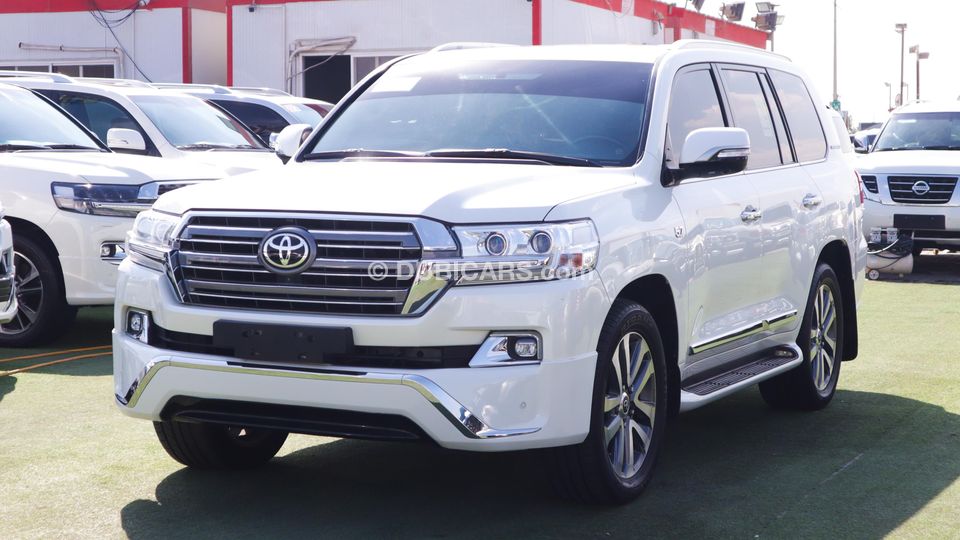 Used Toyota Land Cruiser VXR 2018 for sale in Sharjah - 484901