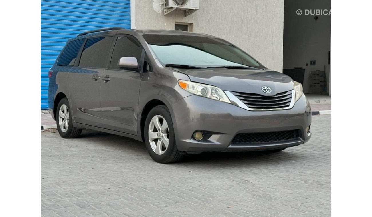 Toyota Sienna تويوتا سيينا LE وارد 2015