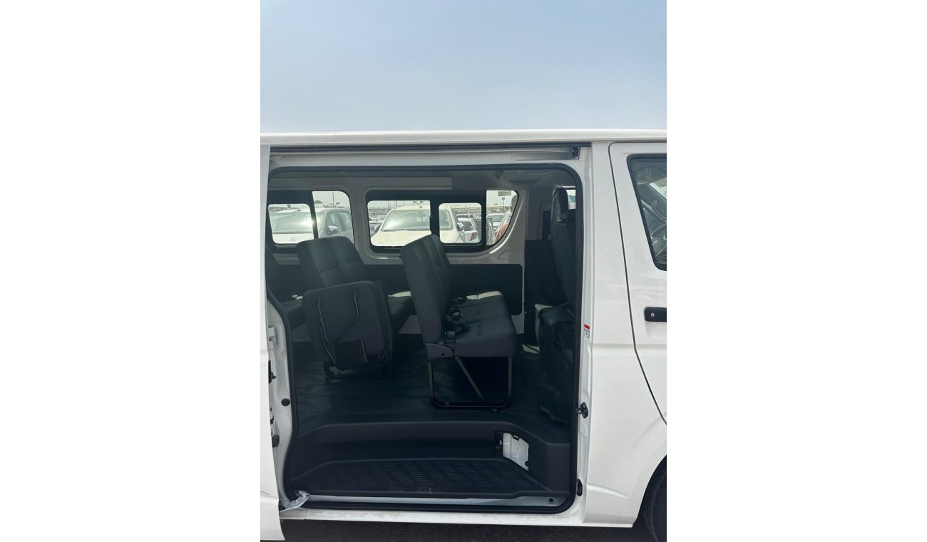 Toyota Hiace TOYOTA HIACE VAN 2.5L DIESEL M/T STANDARD ROOF