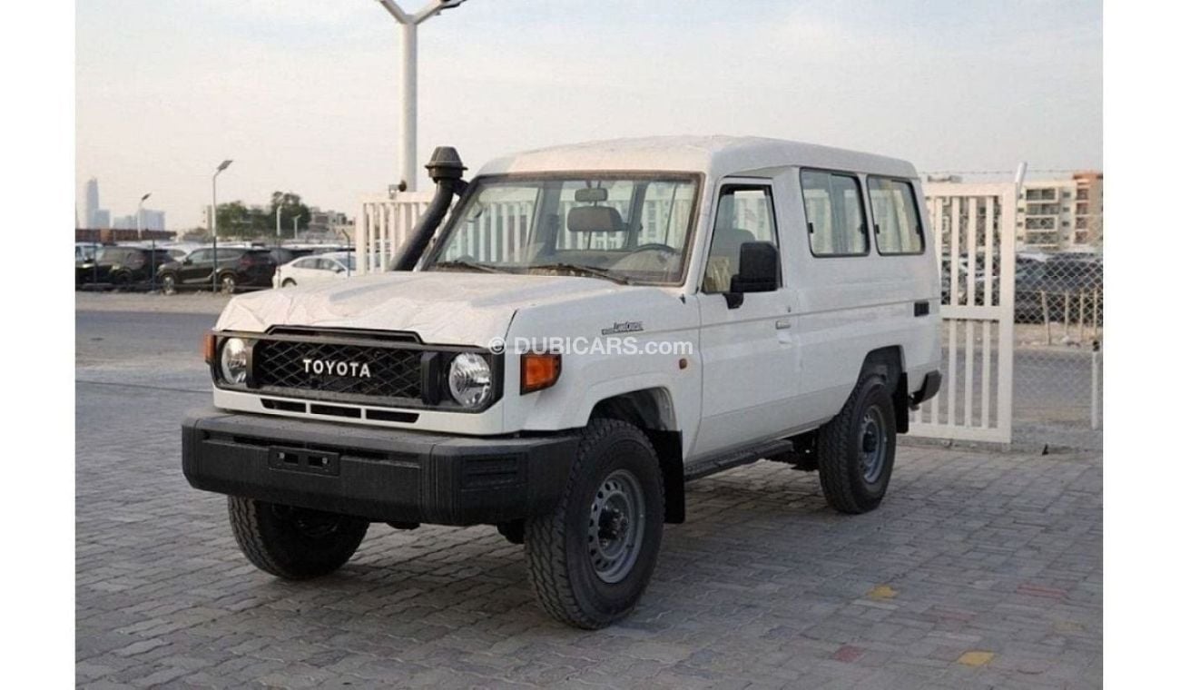 تويوتا لاند كروزر بيك آب Toyota Land Cruiser Hard Top LC78 4.5L 3DOOR V8 Diesel 2024