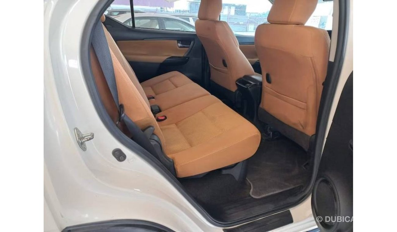 Toyota Fortuner TOYOTA FORTUNER 2.7EXR 2019 IN EXCELLENT CONDITION WITH ORGINAL SPARE KEYS